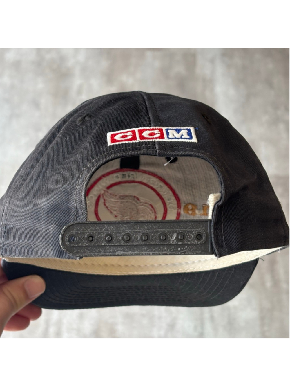 Vintage Detroit Red Wings 1997 Stanley Cup Champions SnapBack Hat - Picture 4 of 8